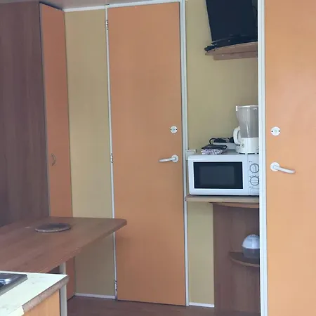 Mobil-home Avec Terrasse - 2 Pers. - Api-1-52-1995 مكان تخييم *